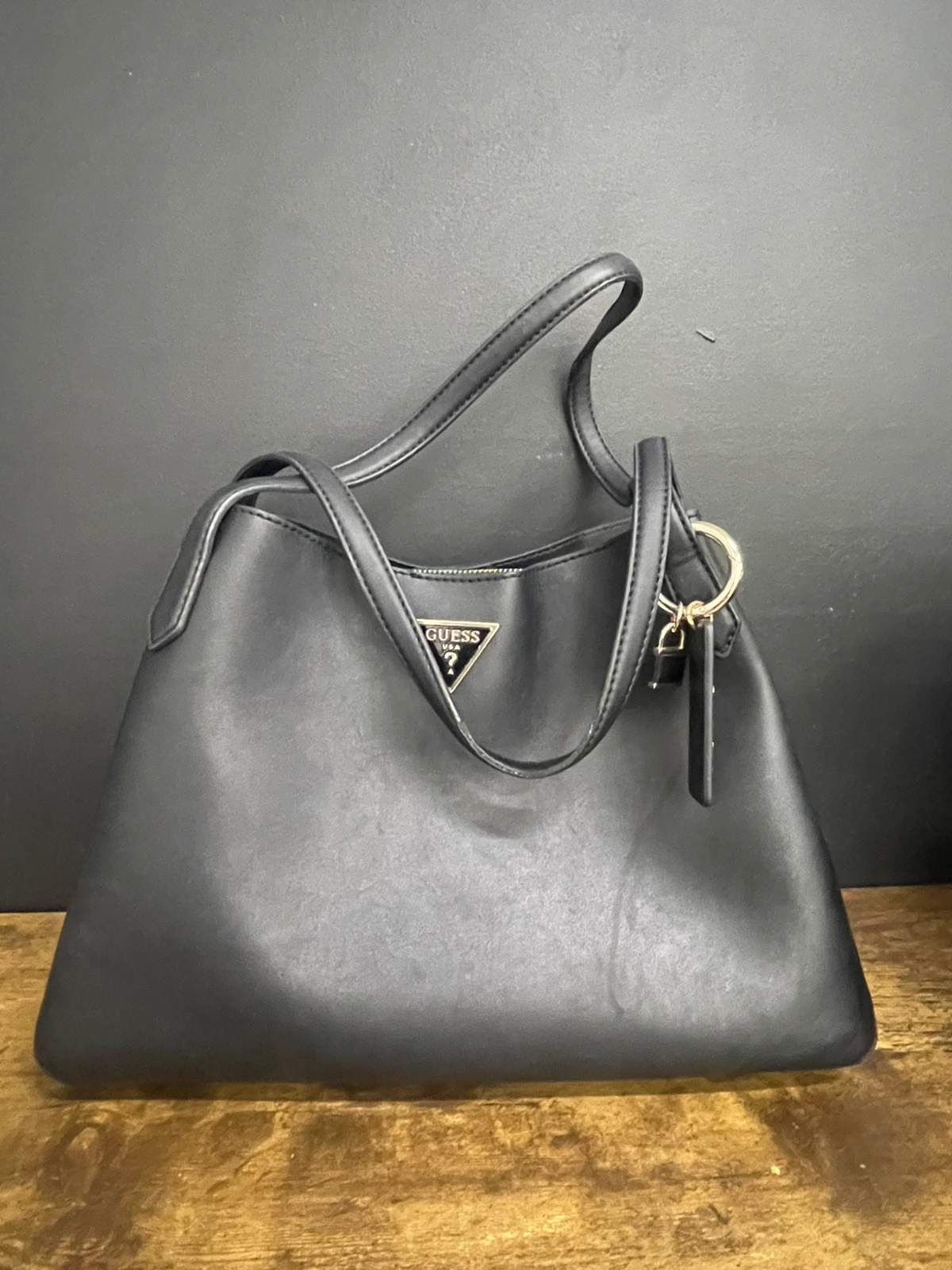 20 czarna torebka Guess Sora Girlfriend Carryall - obrazek 13