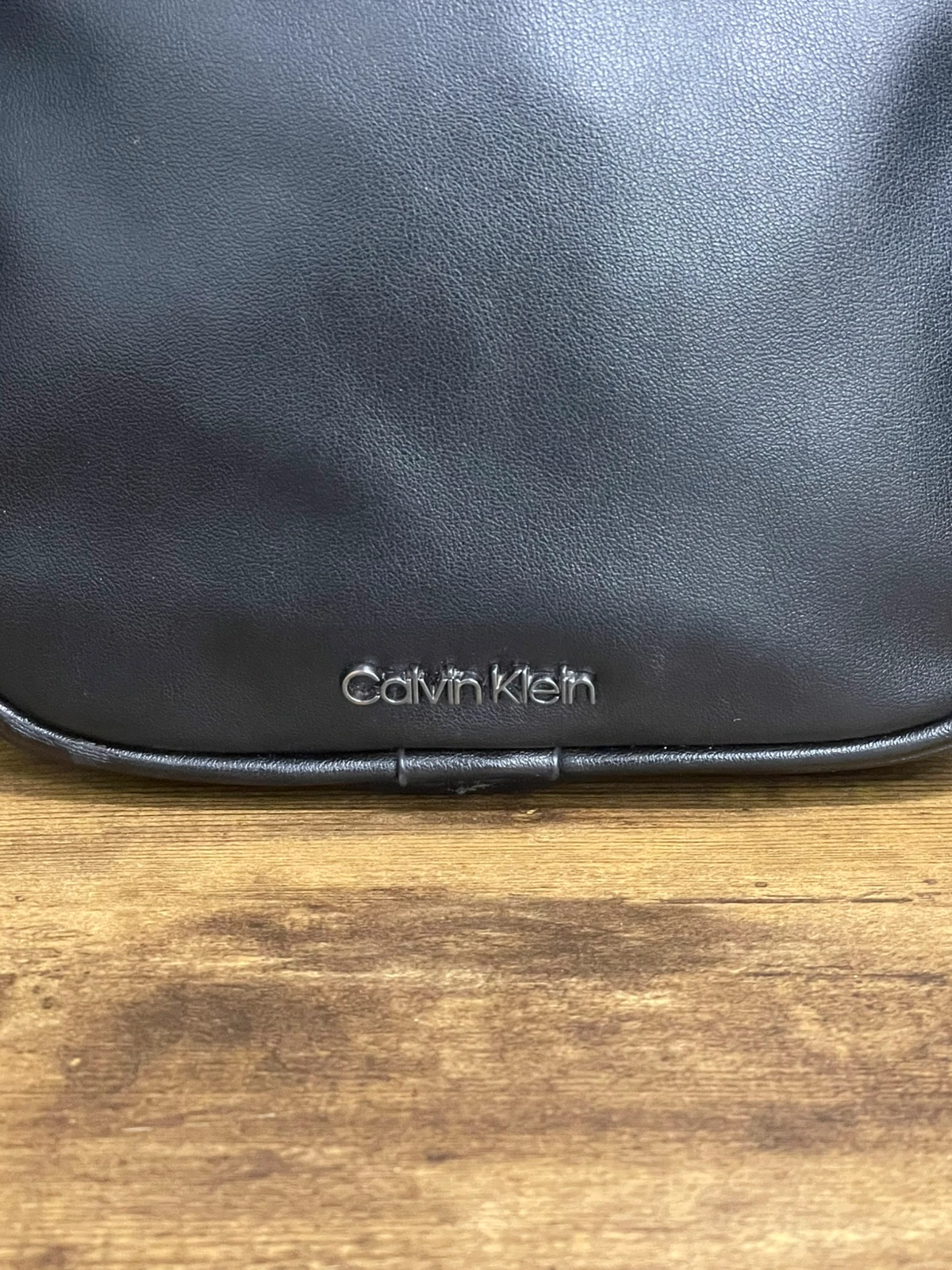 T65 Czarna torebka męska Calvin Klein - obrazek 2