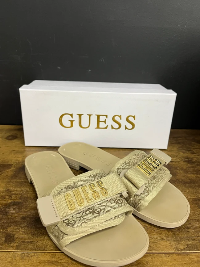 505 Beżowe klapki GUESS rozmiar 38