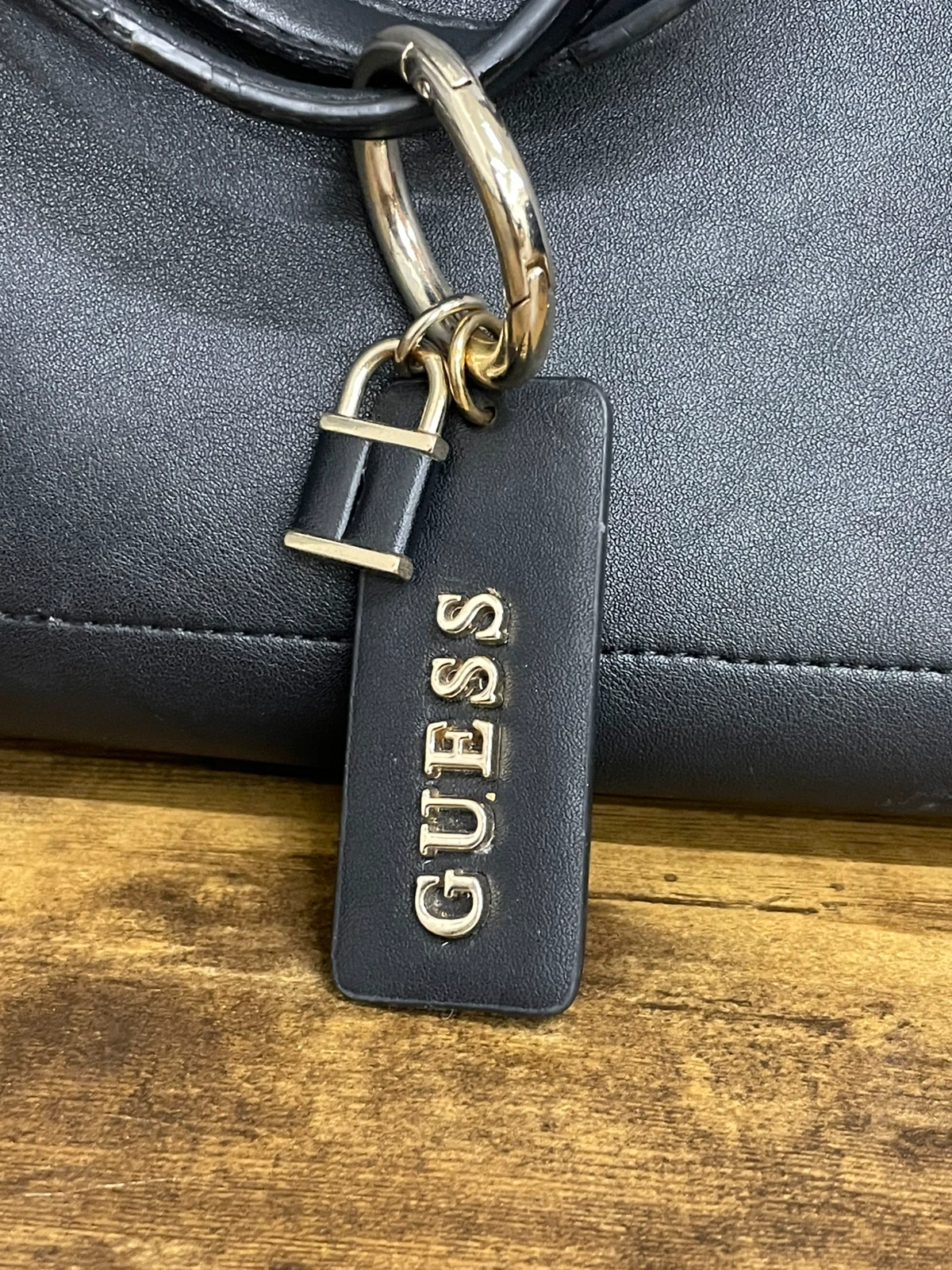 20 czarna torebka Guess Sora Girlfriend Carryall - obrazek 6