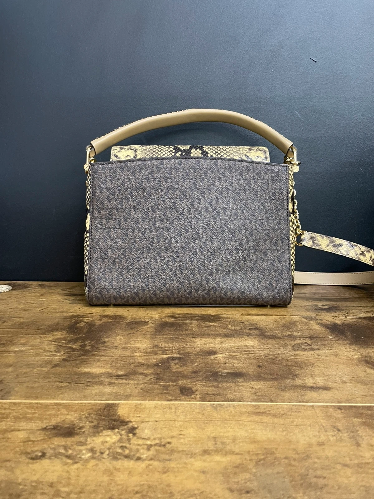 115 Brązowa torebka Michael Kors Karlie - obrazek 3