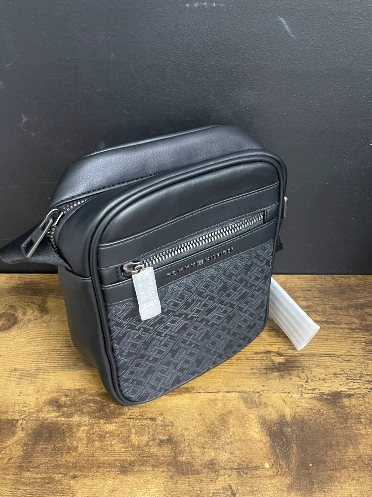 5 Czarna torba na ramię Tommy Hilfiger - obrazek 7