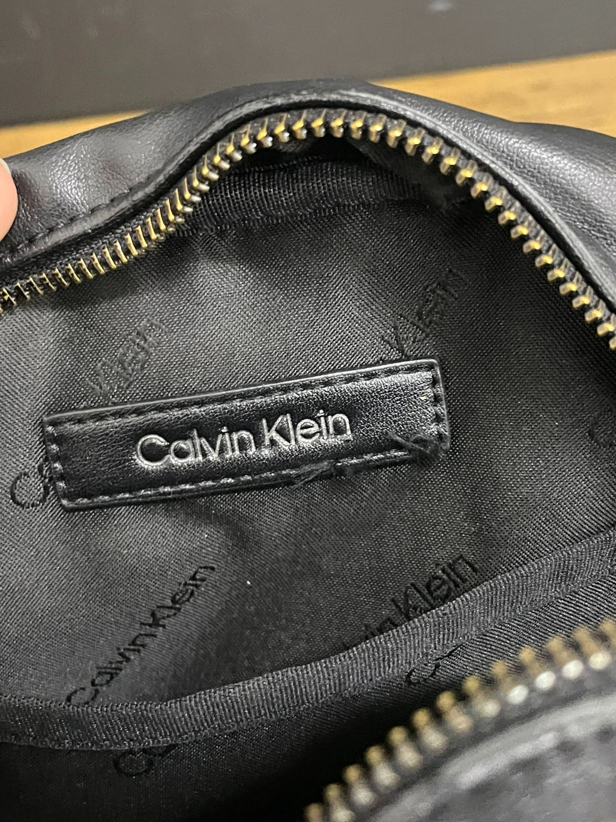 T65 Czarna torebka męska Calvin Klein - obrazek 11