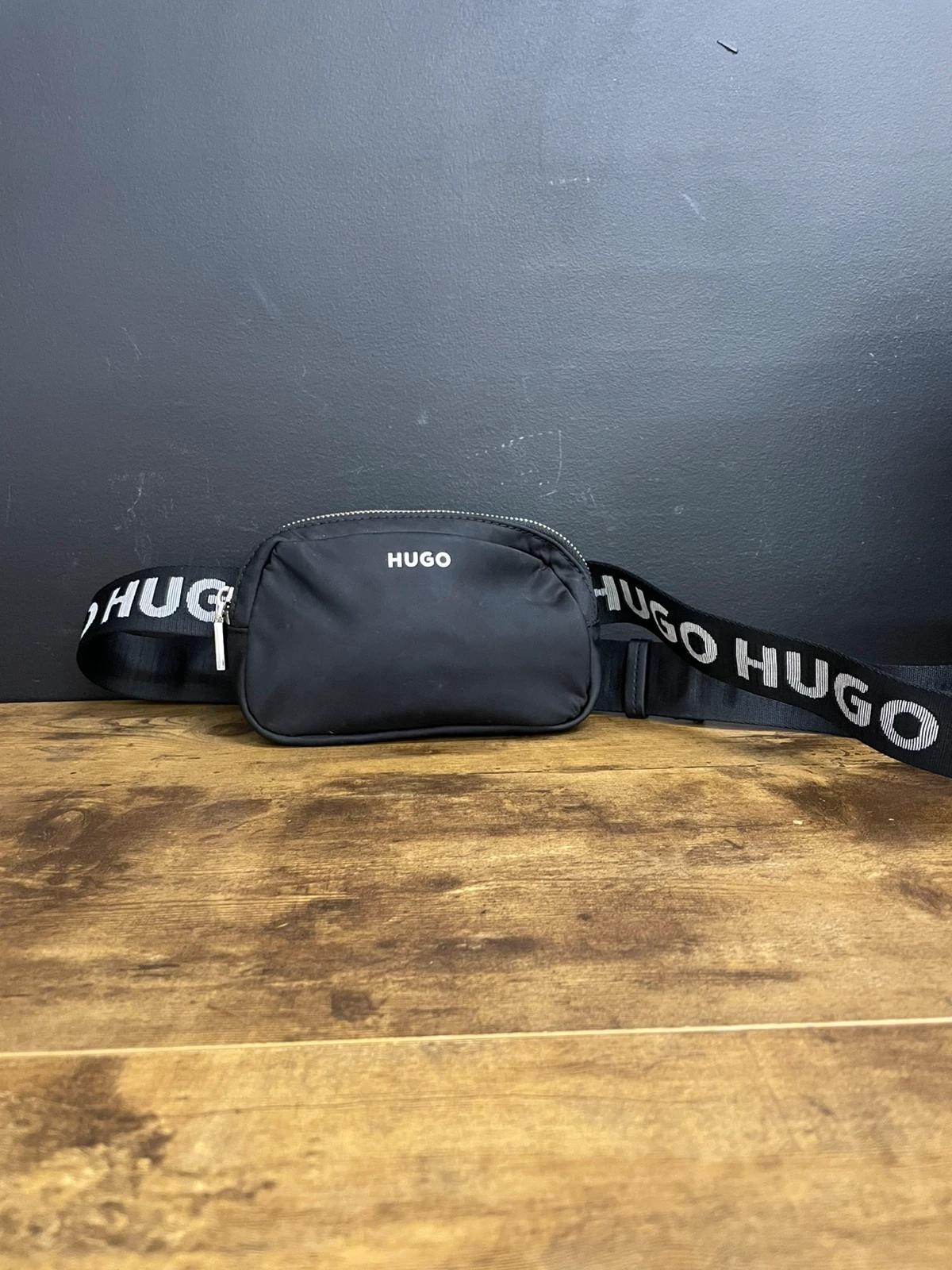 135 Czarna saszetka HUGO Bel Bumbag