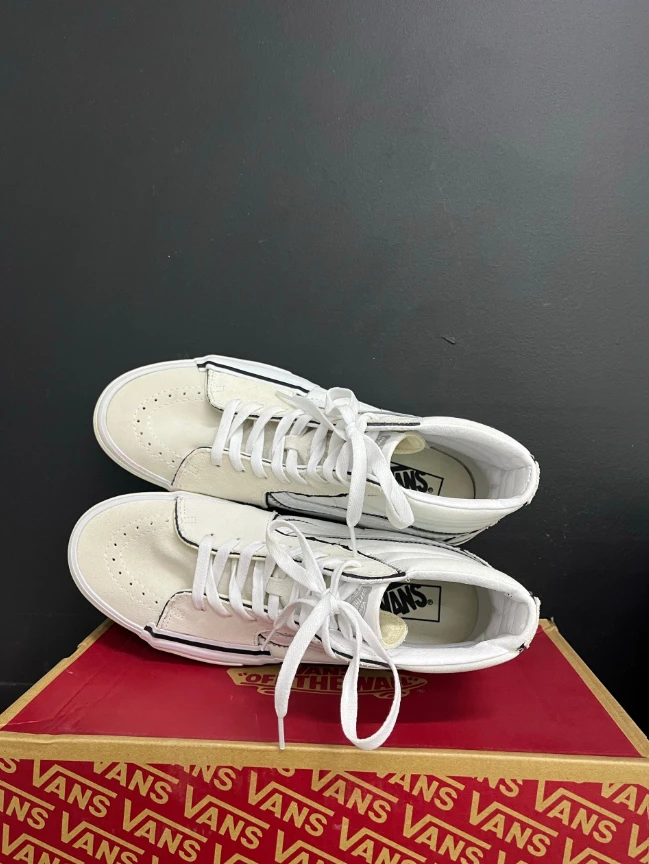 475 Białe wysokie sneakersy Vans rozmiar 45 - obrazek 2