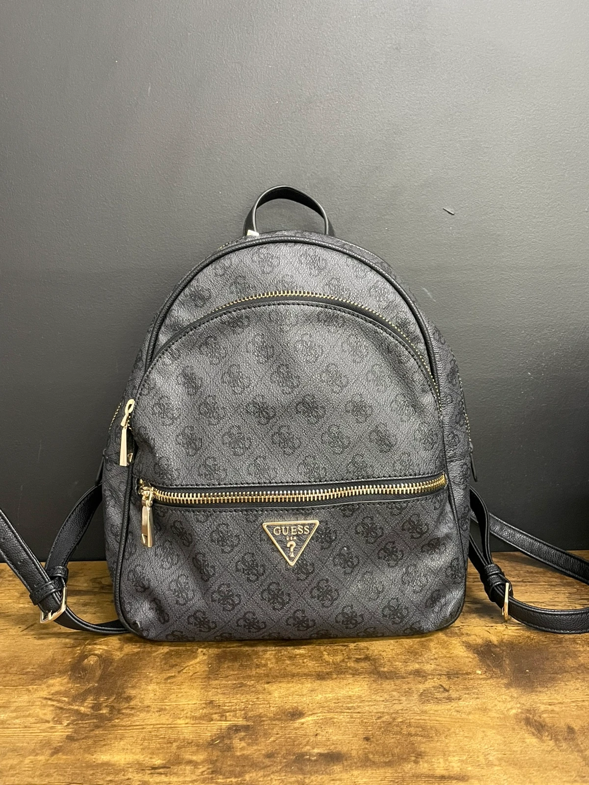 T55 Czarny plecak Guess Manhattan