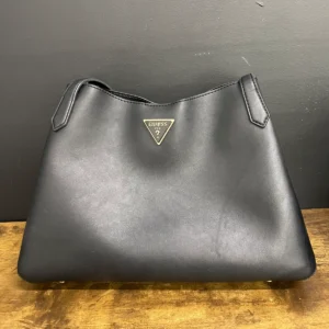20 czarna torebka Guess Sora Girlfriend Carryall