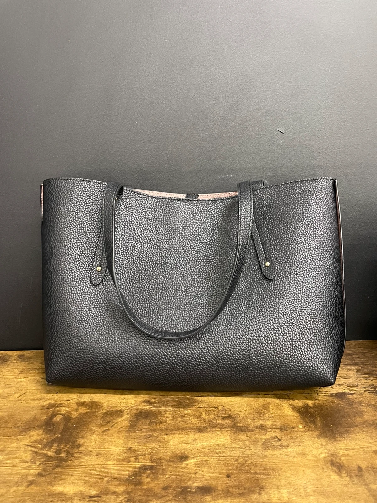 10 czarna torebka Guess Brenton Tote - obrazek 4