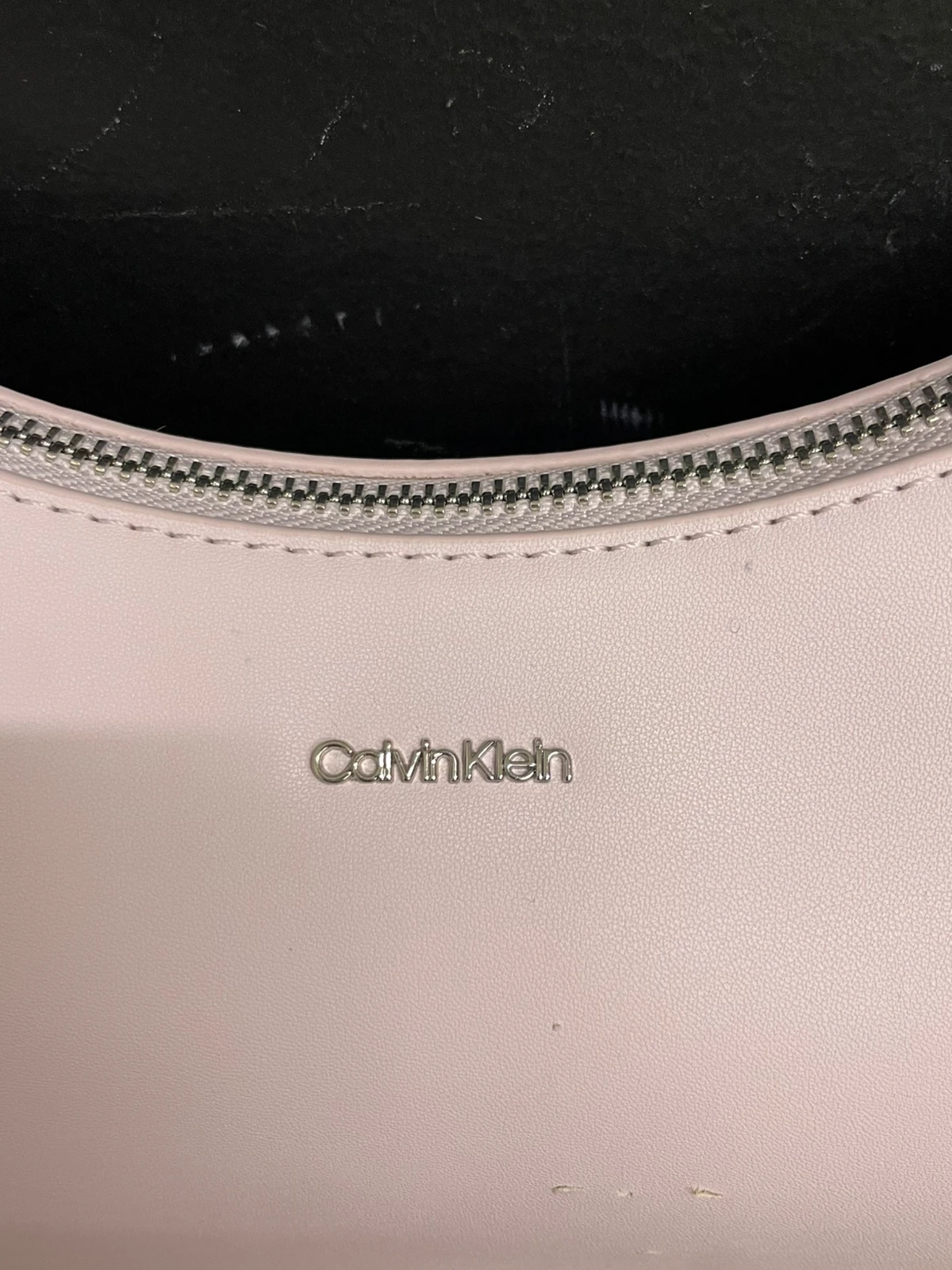 T40 jasnoróżowa torebka Calvin Klein Must Small - obrazek 2