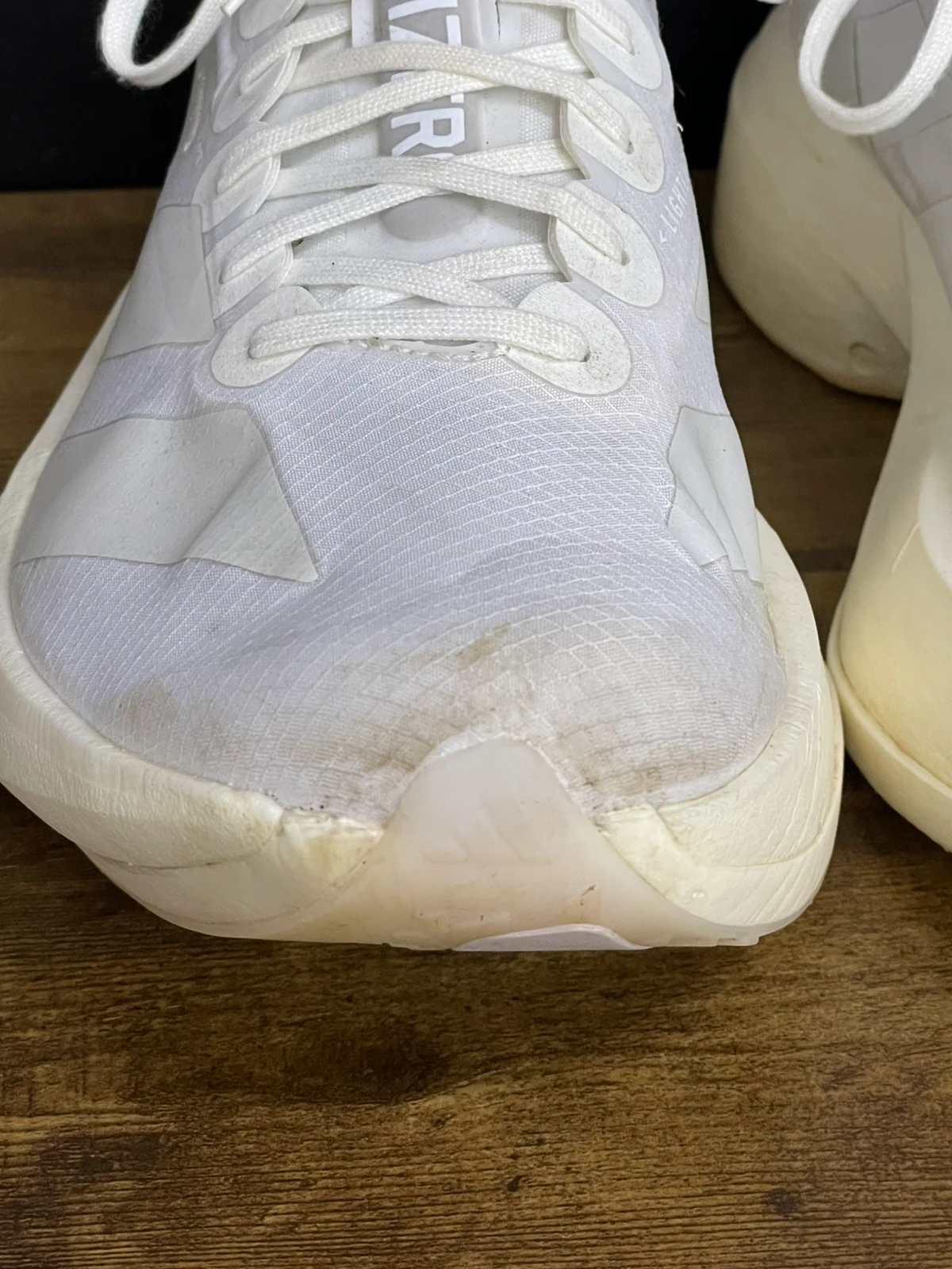 9y Białe buty do biegania adidas Adizero Adios Pro 4, rozmiar 44 - obrazek 6