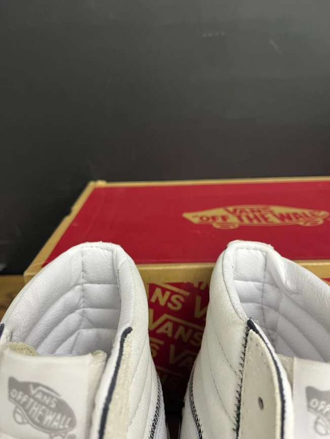 475 Białe wysokie sneakersy Vans rozmiar 45 - obrazek 6