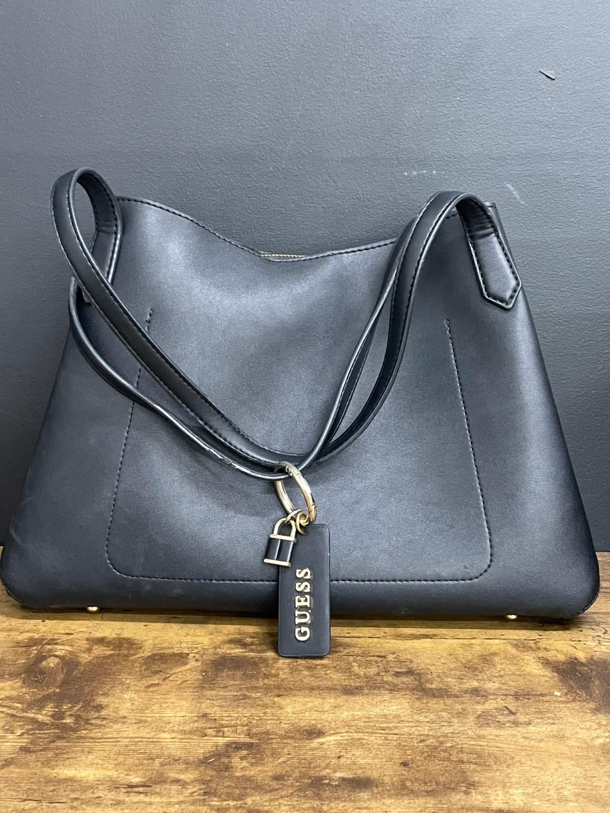20 czarna torebka Guess Sora Girlfriend Carryall - obrazek 5