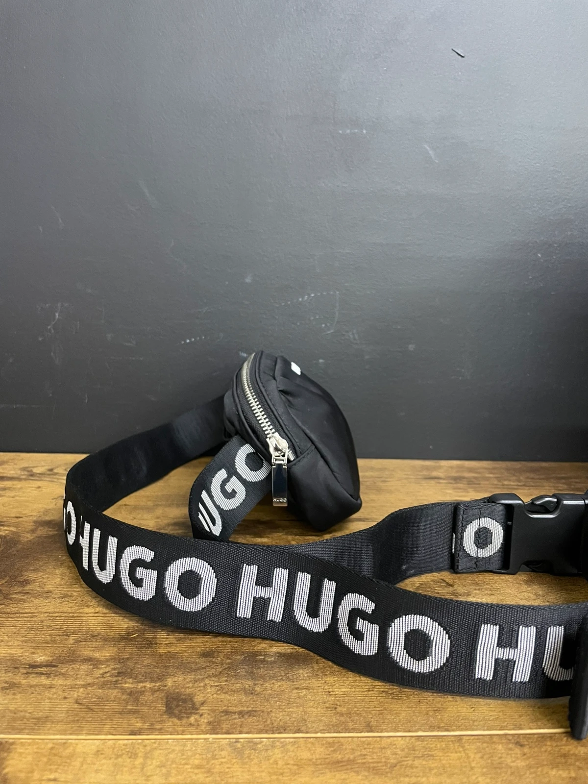 135 Czarna saszetka HUGO Bel Bumbag - obrazek 4