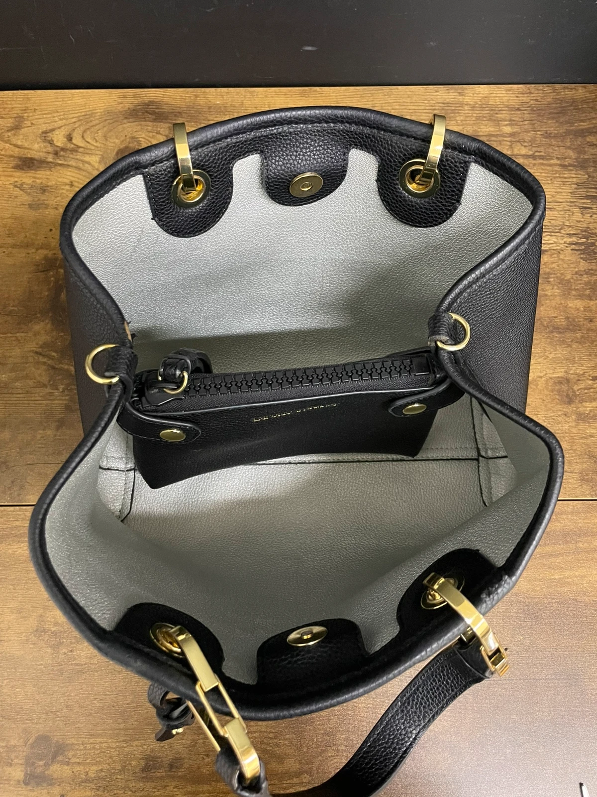 T60 Czarna torebka Emporio Armani Borsa - obrazek 10