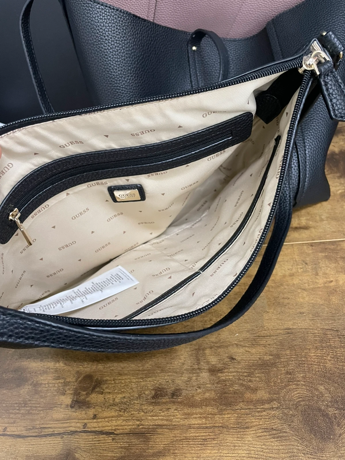 10 czarna torebka Guess Brenton Tote - obrazek 8