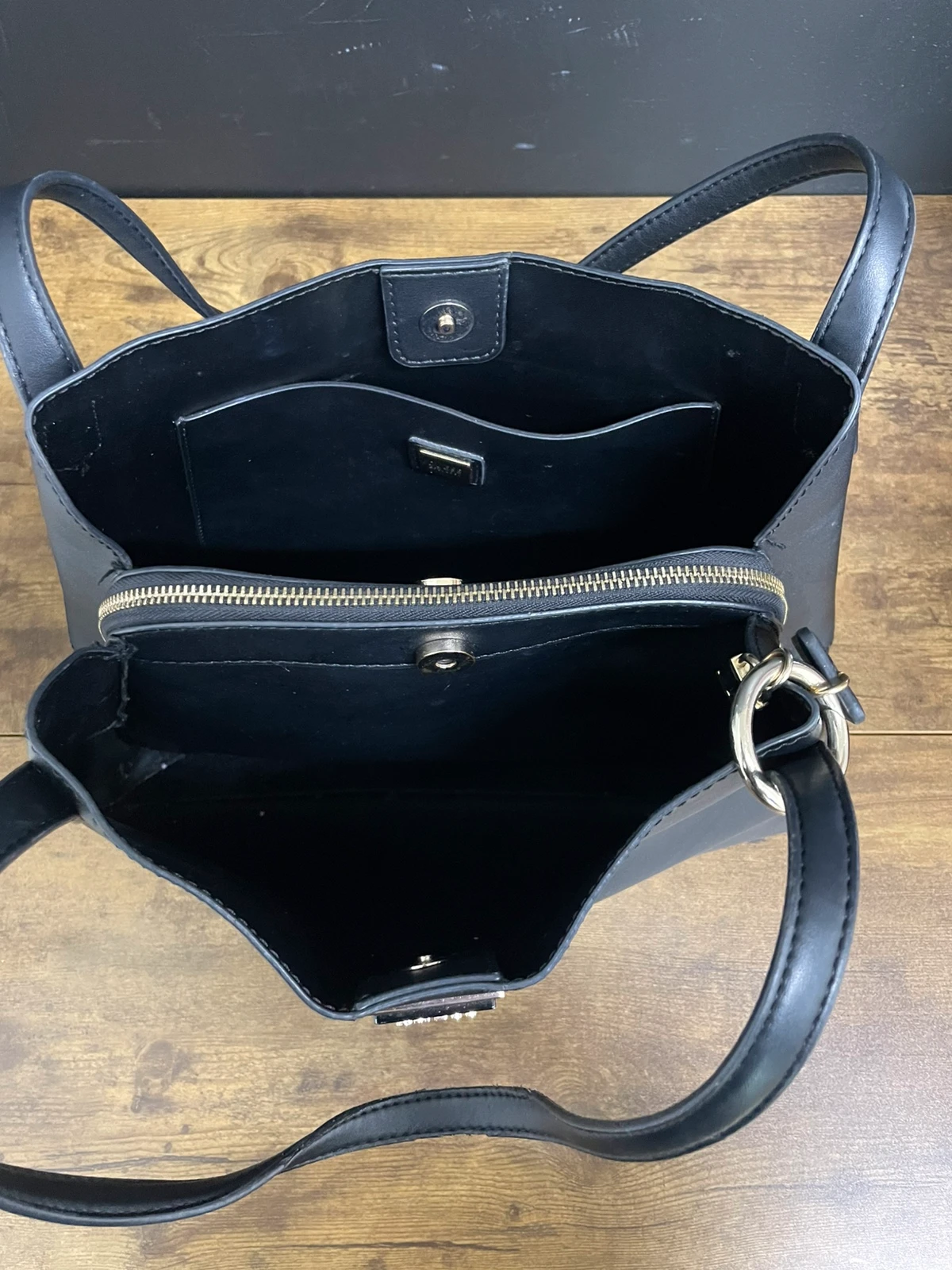 20 czarna torebka Guess Sora Girlfriend Carryall - obrazek 9